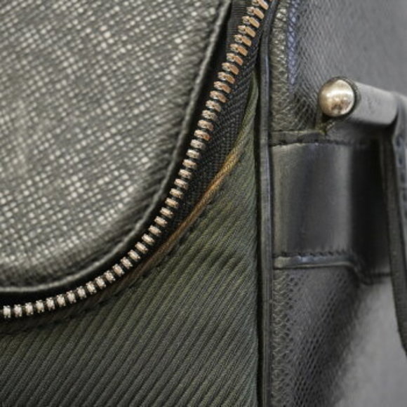 Louis Vuitton Taiga Taimir Messenger Shoulder Bag Black - Picture 6 of 9